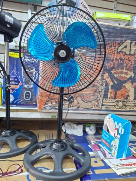 VENTILADOR DE METAL PEQUEÑO  DE 3 ASPAS METALICO