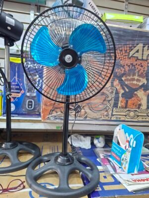 VENTILADOR DE METAL PEQUEÑO  DE 3 ASPAS METALICO